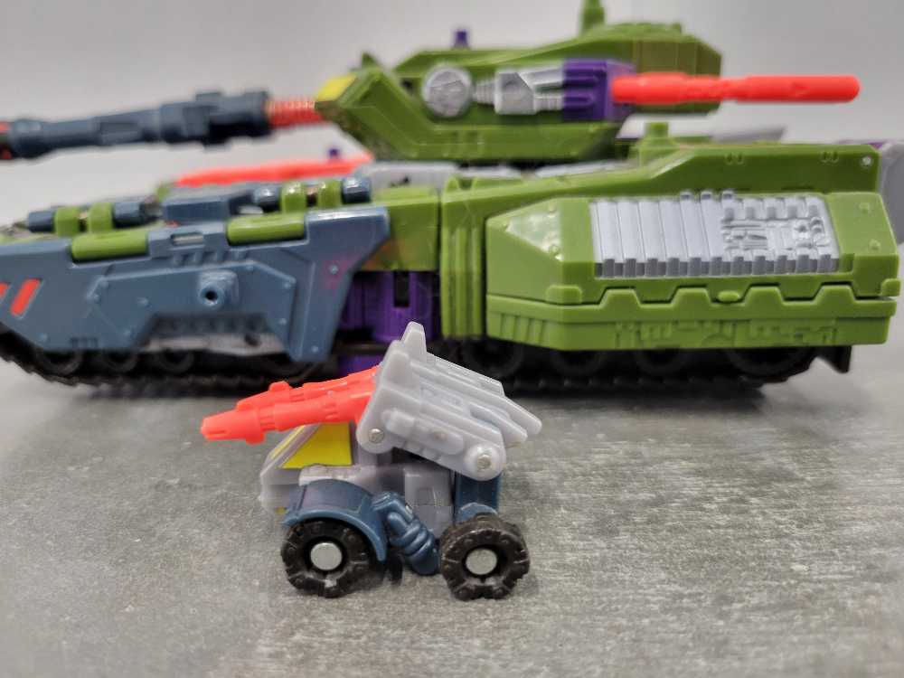 Mattel Minecraft Enderman Action Figure 3.25-in With 1 Build-a-portal Piece & 1 Accessory Building Toy Inspired By Video Game Collectible Gift For Fans & Kids Ages 6 Years & Older