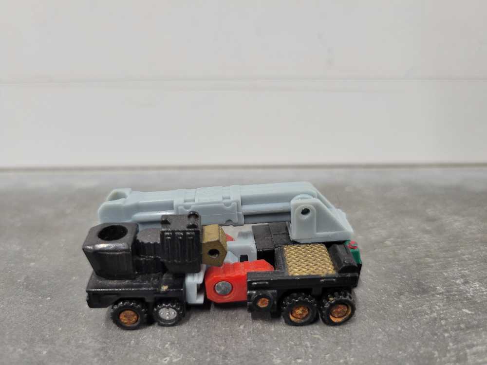 Bonecrusher 2nd (Vehicle Mode) - Hasbro (Armada) action figure collectible - Main Image 3