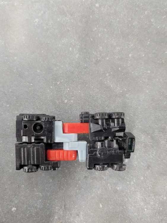 Bonecrusher 2nd (Vehicle Mode) - Hasbro (Armada) action figure collectible - Main Image 4