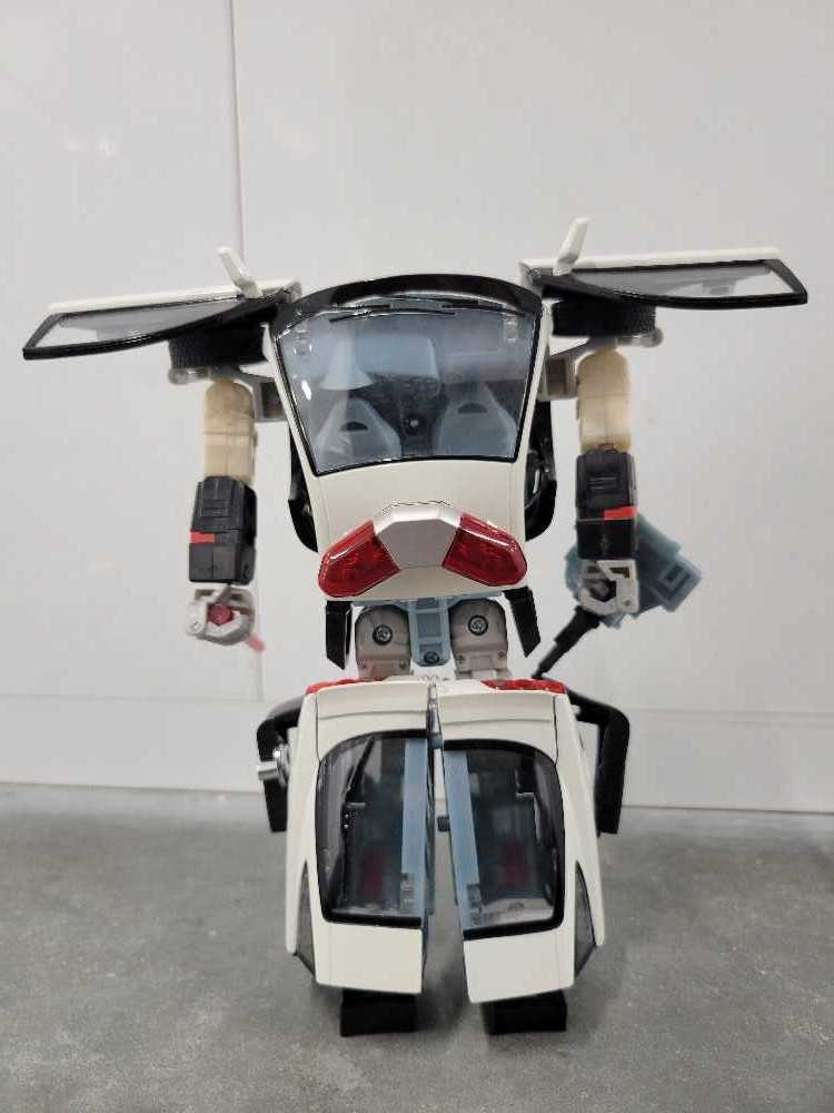 Prowl 2nd Robot Mode - Hasbro (Alternators) action figure collectible - Main Image 4