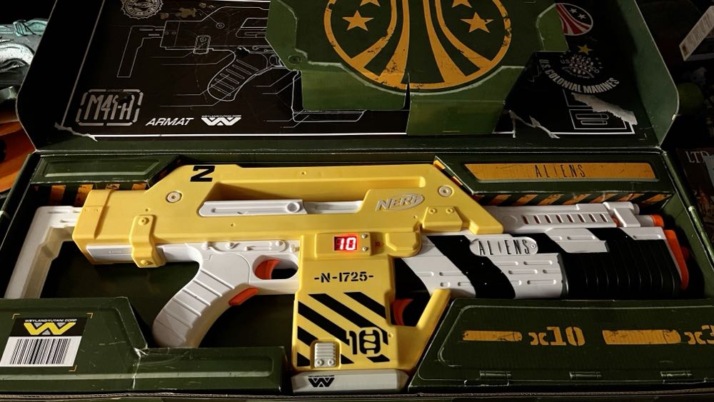 M41-A Pulse Rifle - Hasbro (Alien) action figure collectible [Barcode 195166189512] - Main Image 2