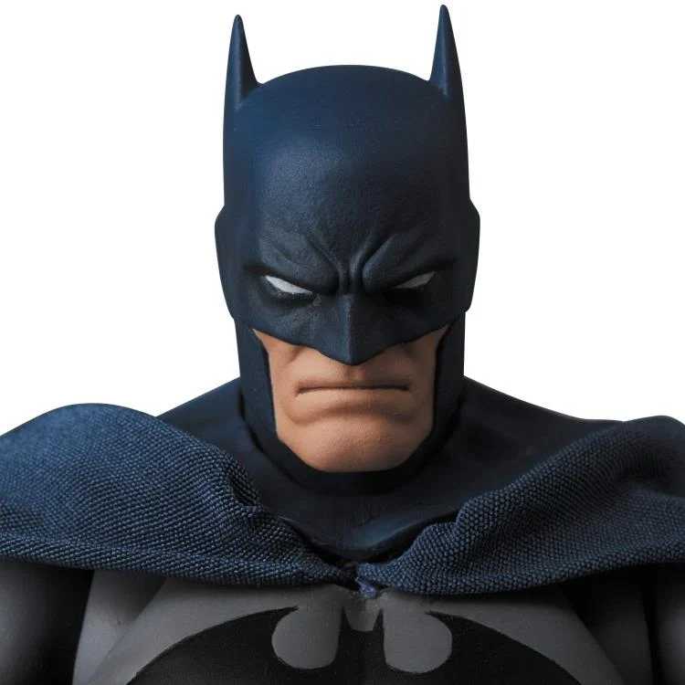 Batman (Hush) - Mafex (DC Comics) action figure collectible - Main Image 4
