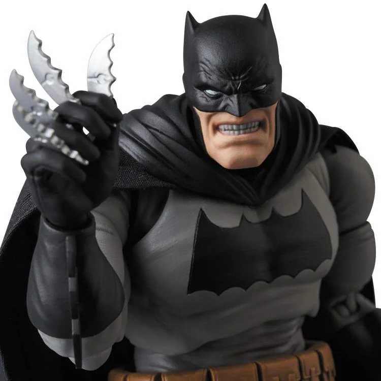 Batman (The Dark Knight Returns) - Mafex (DC Comics) action figure collectible - Main Image 3
