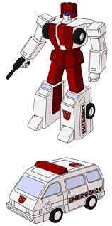 First Aid PS-21 (Medicus) - MMC Ocular Max (Transformers G1) action figure collectible [Barcode 680334989556] - Main Image 4