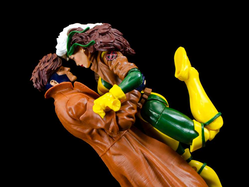 Rogue (Retro) - Hasbro (Marvel) action figure collectible - Main Image 2