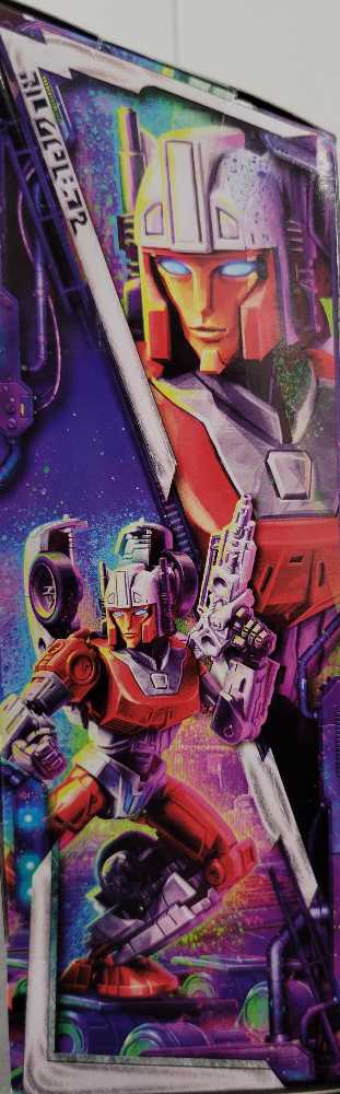 Minerva Walgreens - Hasbro (Legacy) action figure collectible - Main Image 2