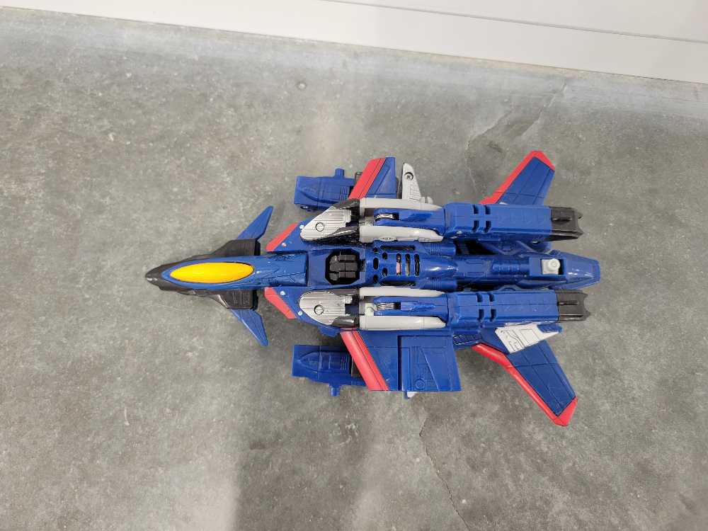 Thundercracker 4th Jet Mode Seeker - Hasbro (Armada) action figure collectible - Main Image 2