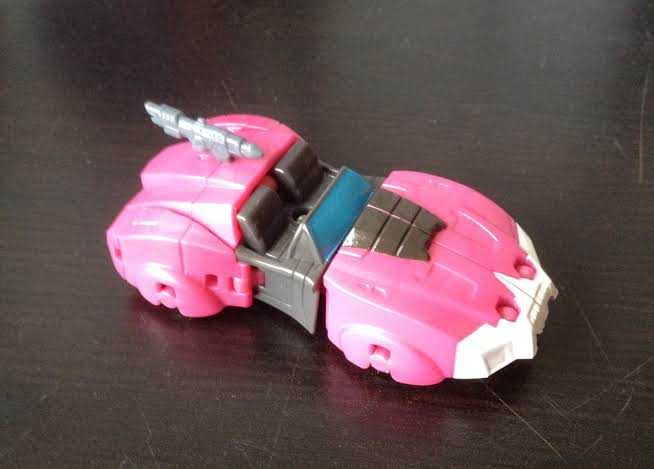 Transformers: Arcee Authentics - Hasbro (Transformers Authentics) action figure collectible [Barcode 195166156507] - Main Image 3