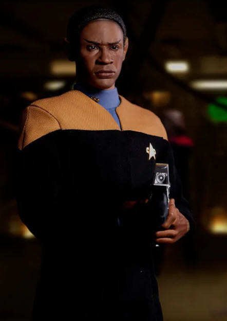 Lieutenant Commander Tuvok - EXO-6 (Star Trek: Voyager) action figure collectible [Barcode 656382691697] - Main Image 2