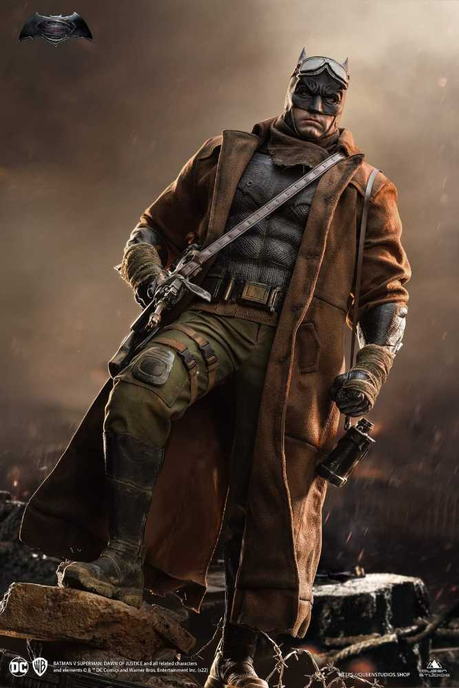 Batman (Knightmare), Batman vs Superman: Dawn of Justice  (1:4) - Queen Studios Collectibles (Batman vs Superman: Dawn of Justice (2017)) action figure collectible - Main Image 2