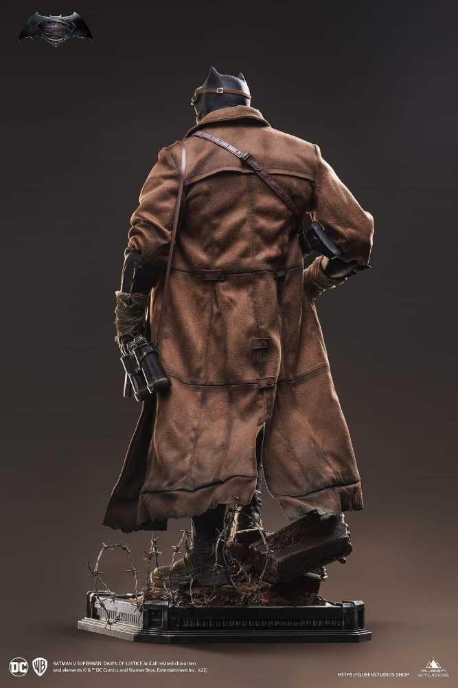 Batman (Knightmare), Batman vs Superman: Dawn of Justice  (1:4) - Queen Studios Collectibles (Batman vs Superman: Dawn of Justice (2017)) action figure collectible - Main Image 4