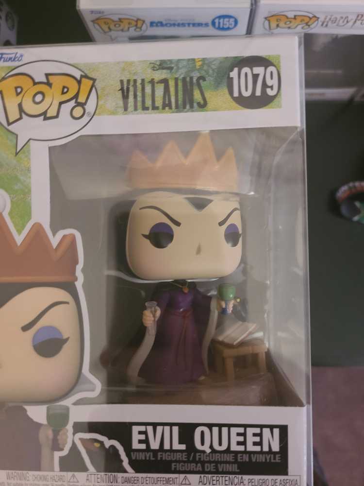 Disney Villains 1079 Evil Queen  action figure collectible [Barcode 889698573535] - Main Image 2