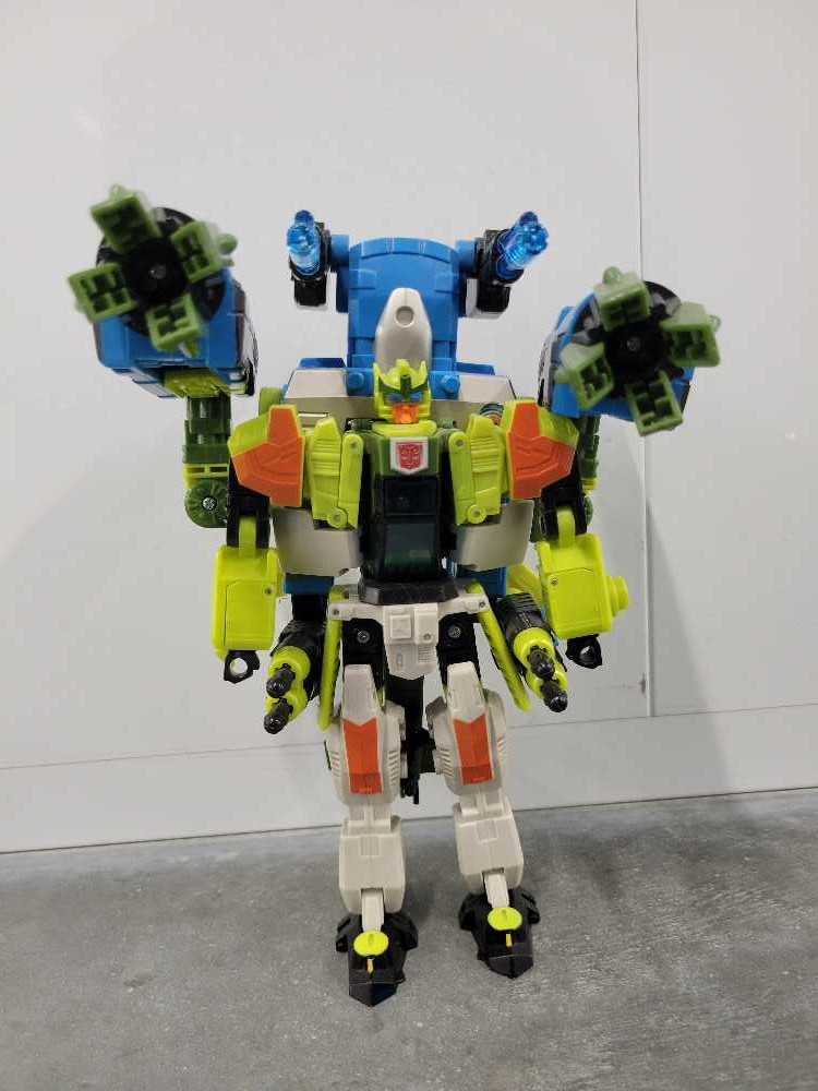 Bulkhead Robot Mode  - Hasbro (Energon) action figure collectible - Main Image 2