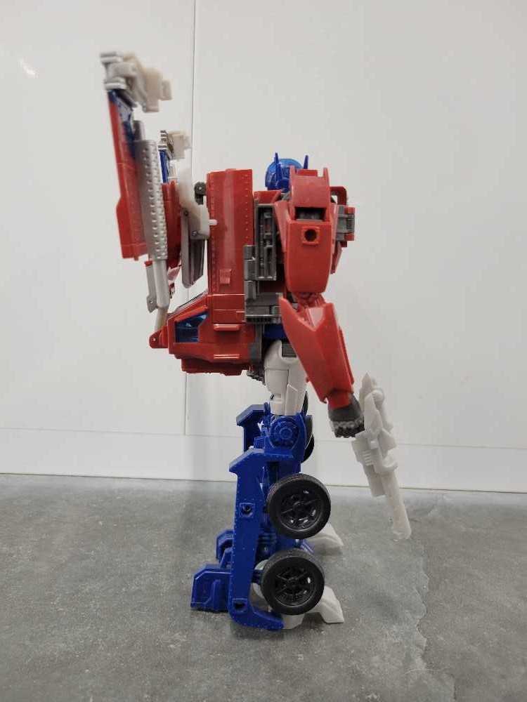Optimus Prime - Hasbro (Weaponizer Class) action figure collectible - Main Image 3