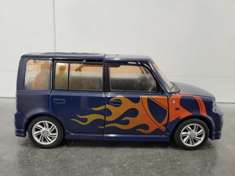 Skids 4th Vehicle Mode Missing Seat - Hasbro (Alternators) action figure collectible - Main Image 3