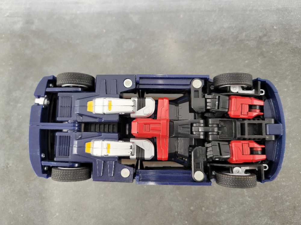 Skids 4th Vehicle Mode Missing Seat - Hasbro (Alternators) action figure collectible - Main Image 4