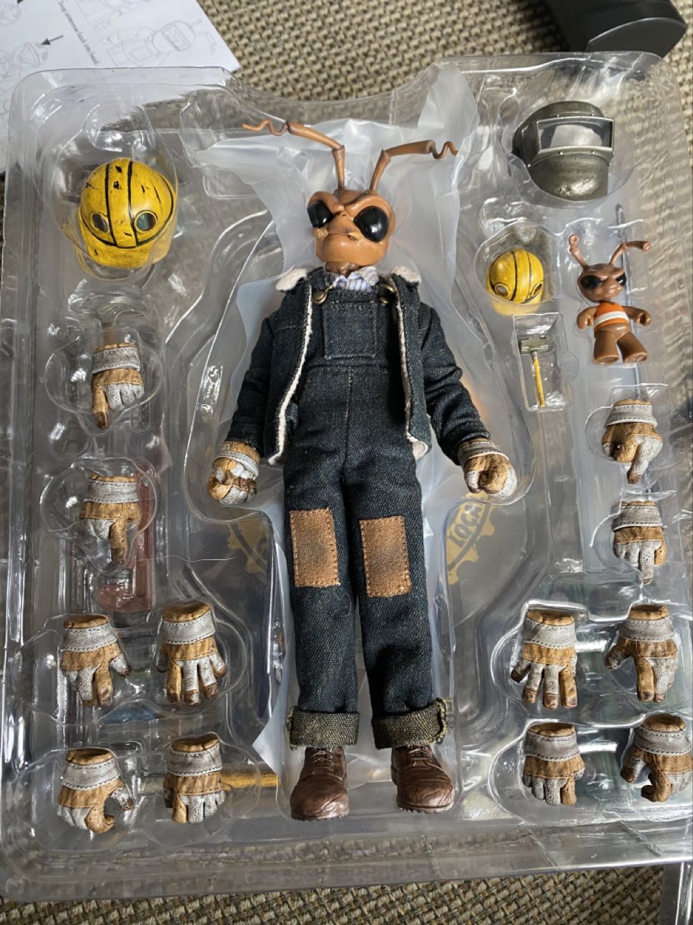 Mezco One:12 Collective Local 112 Union Gomez - Mezco (Gomezverse) action figure collectible [Barcode 696198773750] - Main Image 2