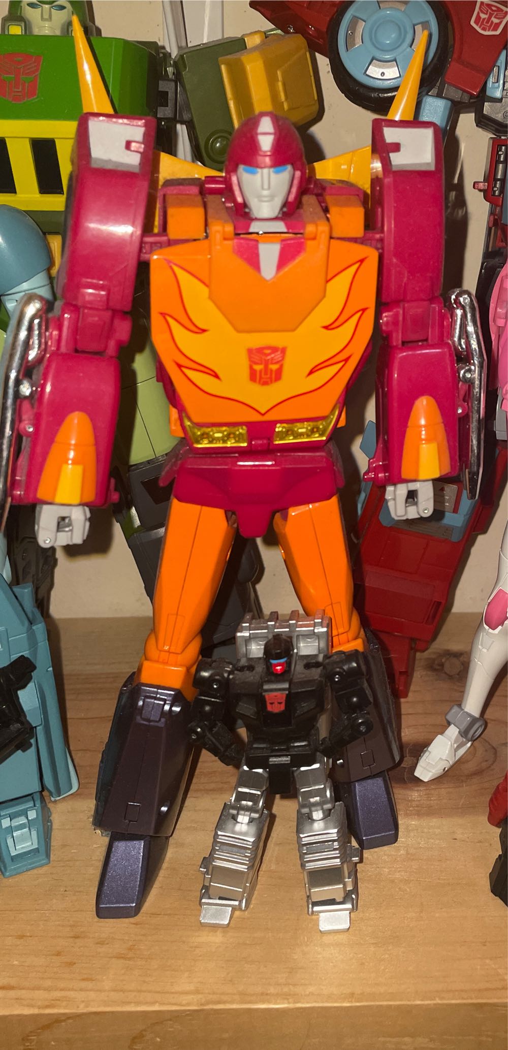 Fans Toys Hoodlum - Fanstoys (Autobot) action figure collectible - Main Image 2