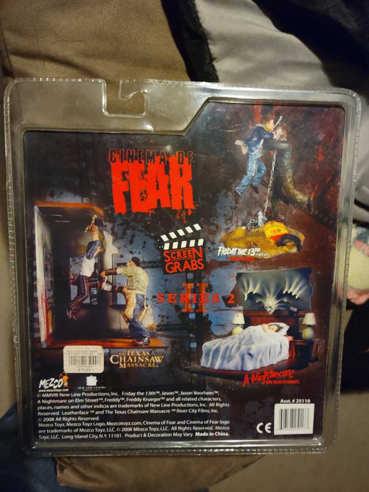 Cinema Of Fear Screen Grabs - Mezco Toyz (The Texas Chainsaw Massacre 03) action figure collectible [Barcode 696198251173] - Main Image 2
