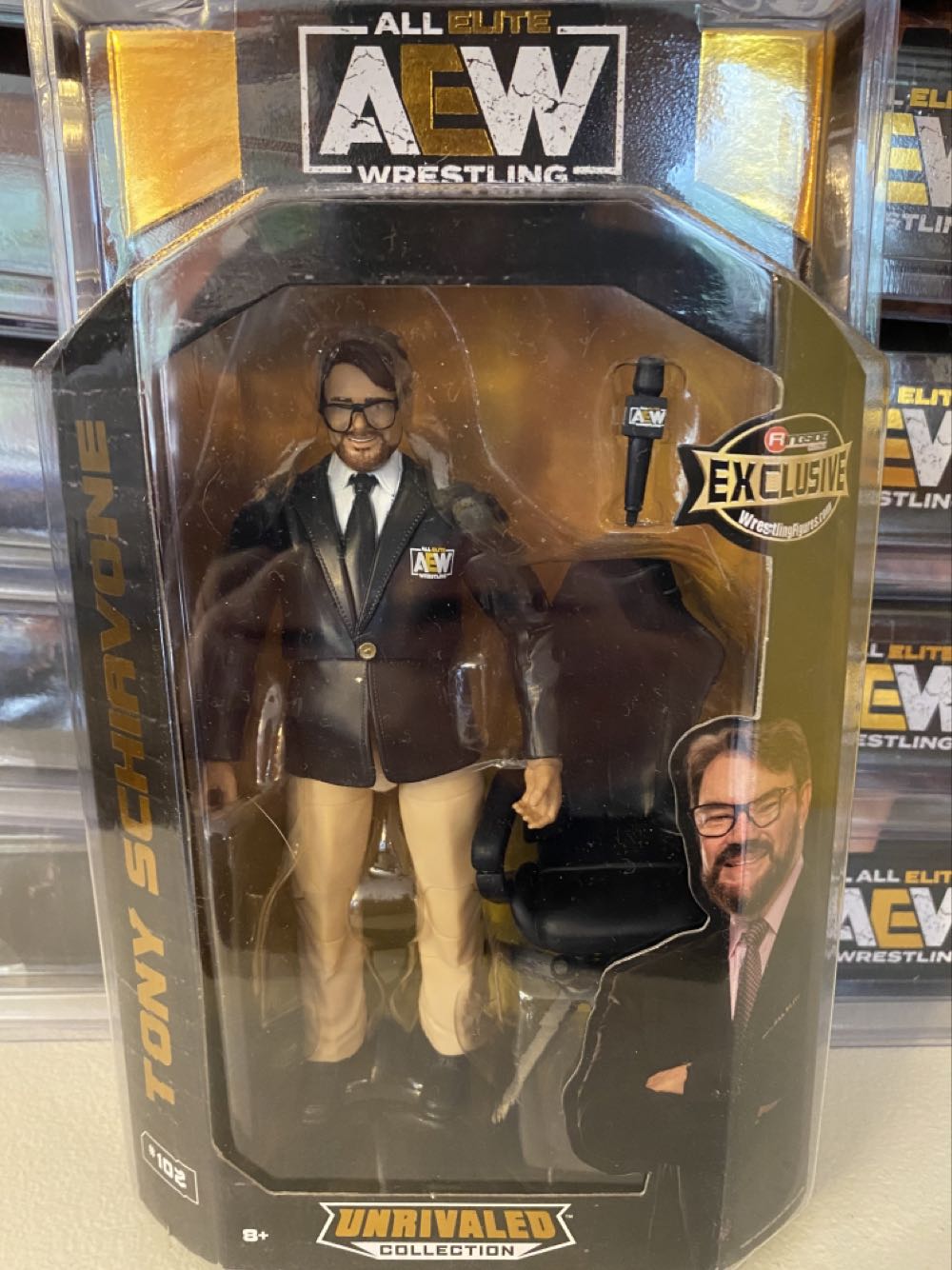 Tony Schiavone - Jazwares (AEW - Unrivaled) action figure collectible [Barcode 191726445319] - Main Image 2