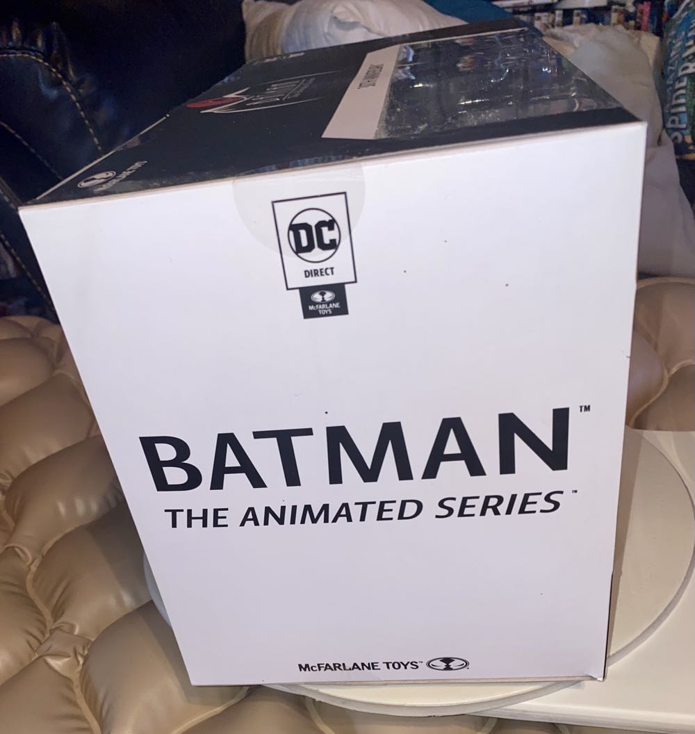 Mcfarlane Toys Batman The Animated Series 30th Anniversary NYCC Exclusive w/signed Bruce Timm Card [Gold Label Collection]  - McFarlane Toys (Batman: The Animated Series) action figure collectible [Barcode 787926151084] - Main Image 3