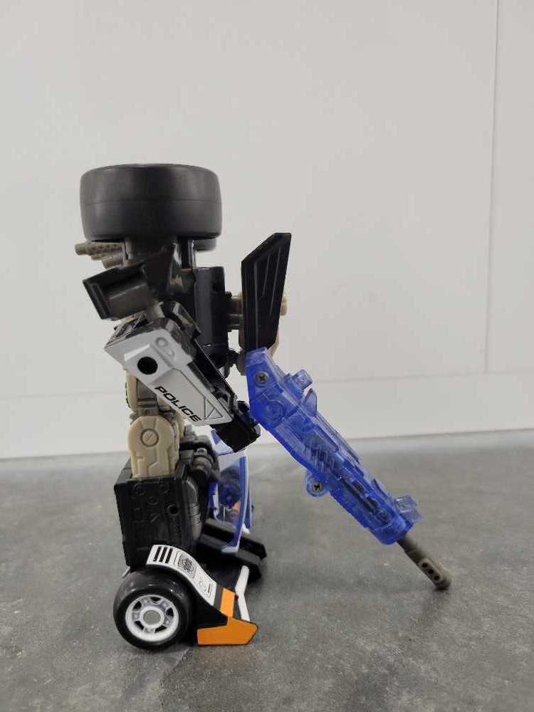 Prowl With Checkpoint S.W.A.T. K-Mart - Hasbro (Energon) action figure collectible - Main Image 3