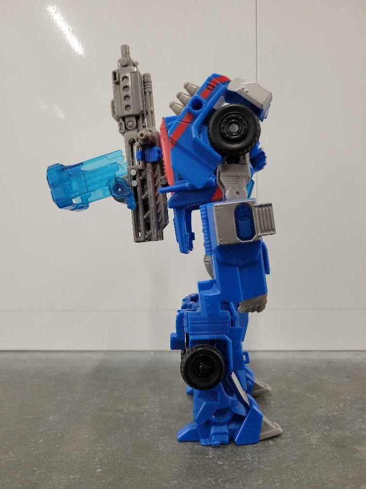 Ultra Magnus (Robot Mode) - Hasbro (Prime) action figure collectible - Main Image 3