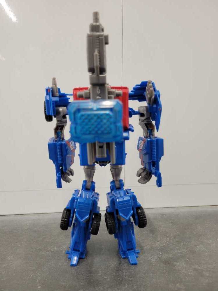 Ultra Magnus (Robot Mode) - Hasbro (Prime) action figure collectible - Main Image 4