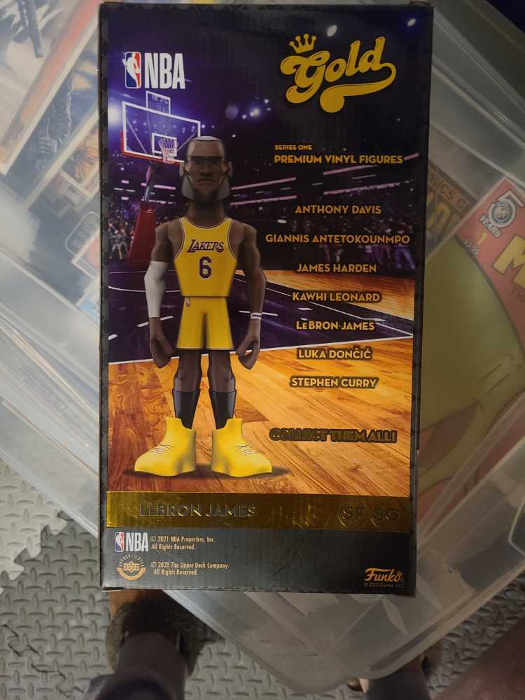 Funko Gold Chase Gold Premium Rare Purple Lakers Jersey Lebron James NBA Lakers #6 Purple Jersey Lakers - Funko (Funko Gold) action figure collectible [Barcode 889698572903] - Main Image 2