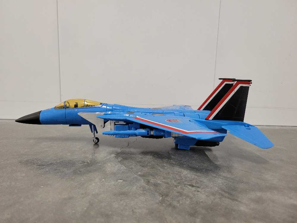 Jurassic World Dominion Human & Dino Pack Maisie & Velociraptor Beta & Accessories Authentic Action Figures Movable Joints Ages 4 Year & Up