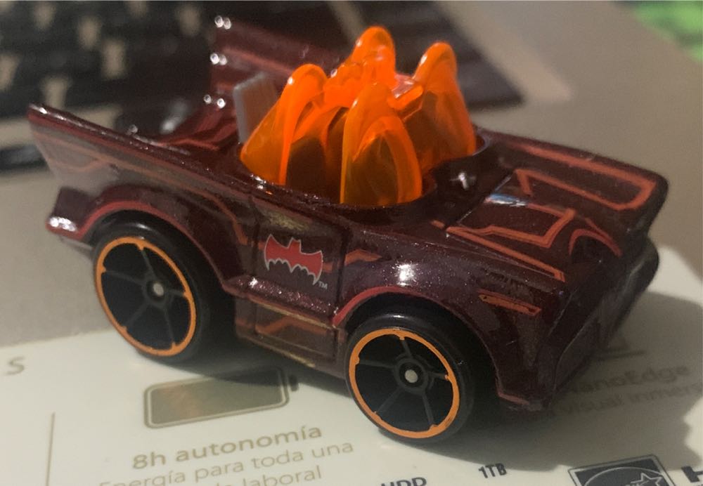 Classic Tv Series Batmobile - Hot Wheel / Mattel (Batman) action figure collectible [Barcode 027084120134] - Main Image 3