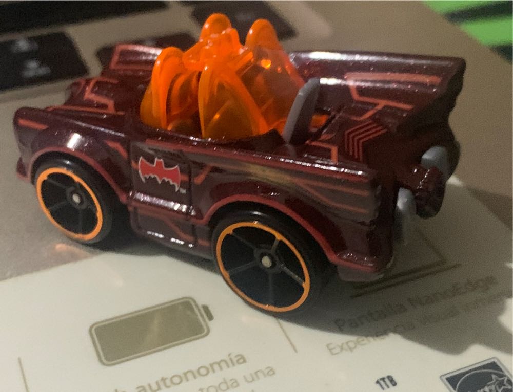 Classic Tv Series Batmobile - Hot Wheel / Mattel (Batman) action figure collectible [Barcode 027084120134] - Main Image 4