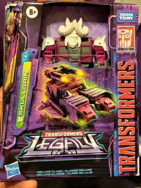 Skullgrin - Hasbro (The Transformers) action figure collectible [Barcode 5010994120399] - Main Image 2