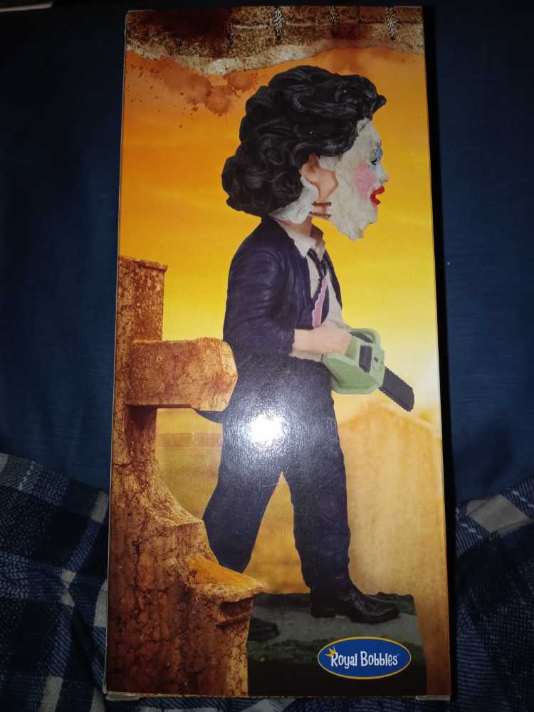 Texas Chainsaw Massacre: Leatherface With Pretty Woman Mask - Royal Bobbles (Texas Chainsaw Massacre) action figure collectible - Main Image 2