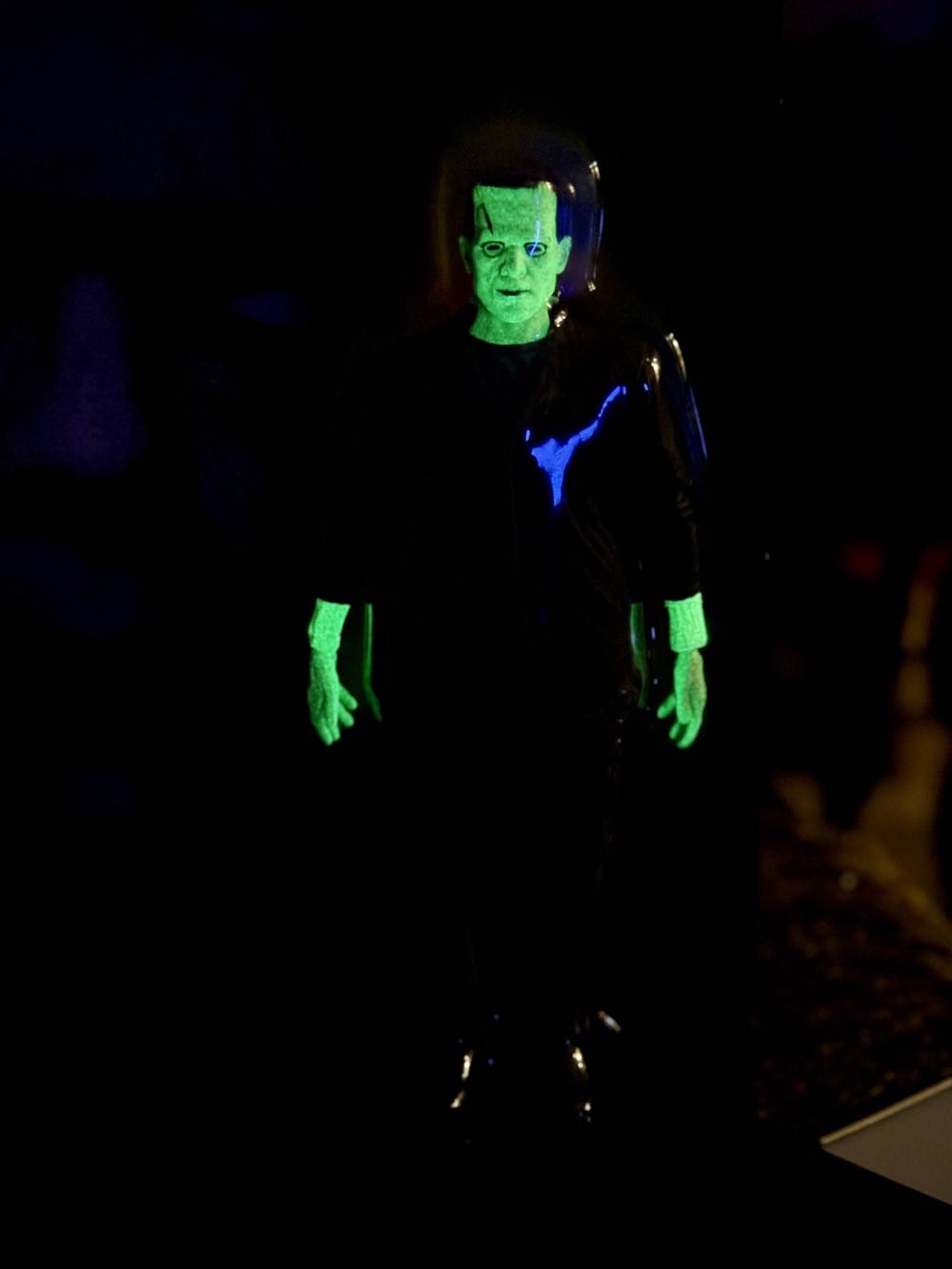 UNIVERSAL MONSTERS - GLOW-IN-THE-DARK RETRO FRANKENSTEIN 7” SCALE ACTION FIGURE - Neca (Universal Monsters) action figure collectible [Barcode 634482048344] - Main Image 3