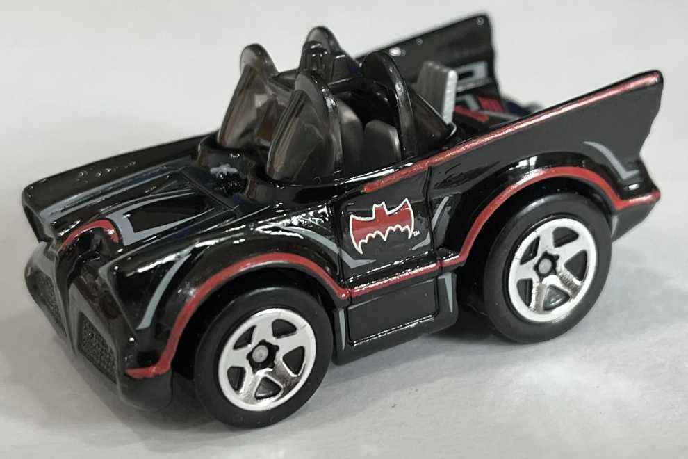 66 Batmobile (Tooned) - Mattel (Hot Wheels) action figure collectible [Barcode 194735015344] - Main Image 2