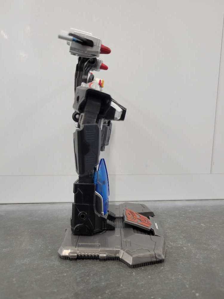 Prowl, The WWI Toys"R"Us Robot Mode - Hasbro (Titanium) action figure collectible - Main Image 3