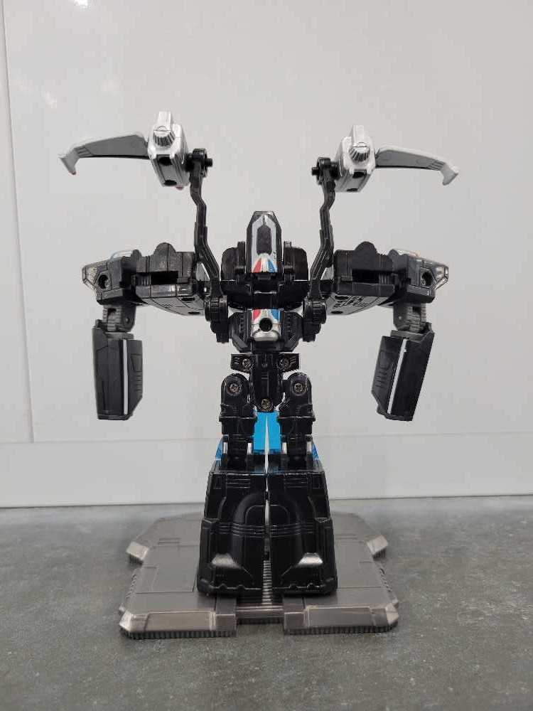 Prowl, The WWI Toys"R"Us Robot Mode - Hasbro (Titanium) action figure collectible - Main Image 4