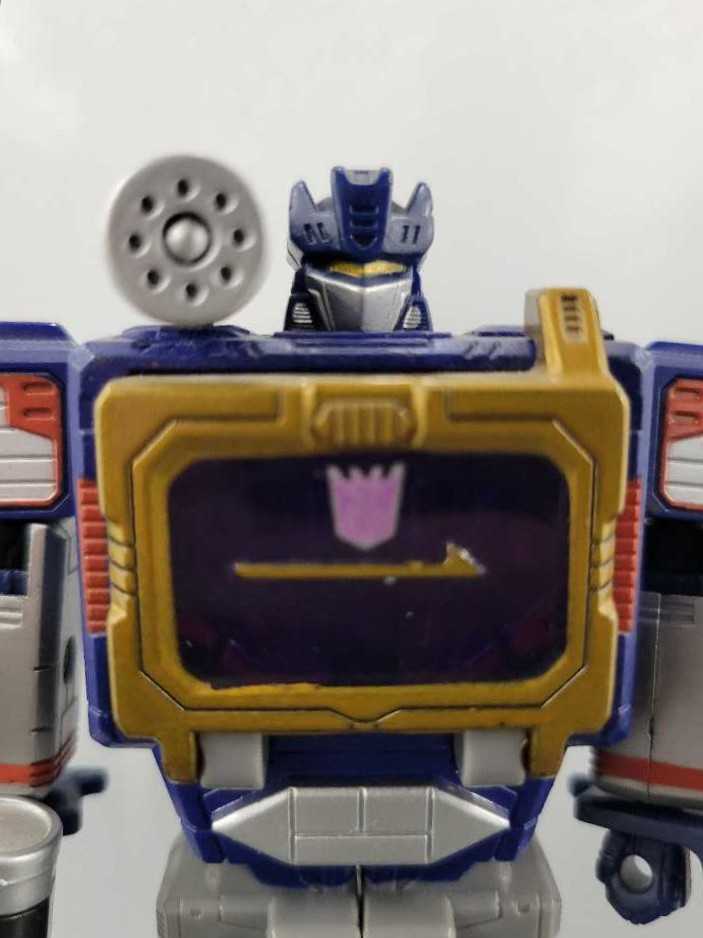 Soundwave With Laserbeak Robot Mode - Hasbro (Titanium) action figure collectible - Main Image 1