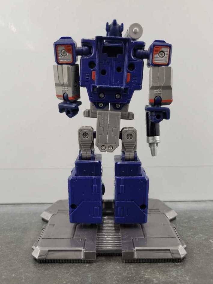 Soundwave With Laserbeak Robot Mode - Hasbro (Titanium) action figure collectible - Main Image 4
