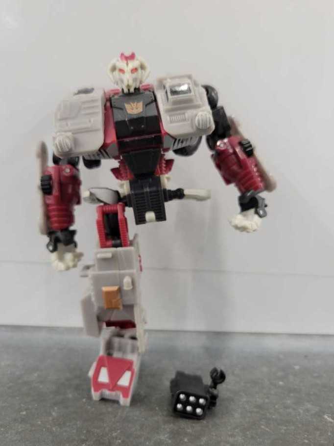 Skullgrin  - Hasbro (Generations) action figure collectible - Main Image 2