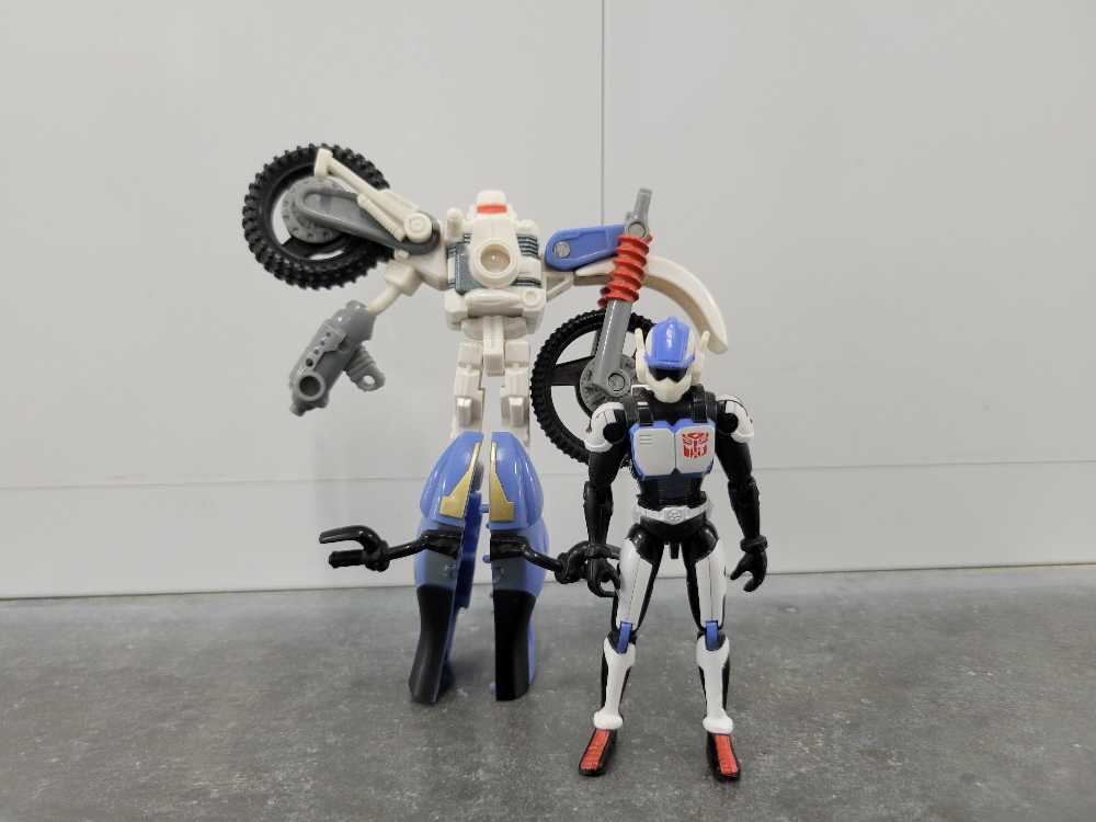 Kicker With High Wire - Hasbro (Energon) action figure collectible - Main Image 4