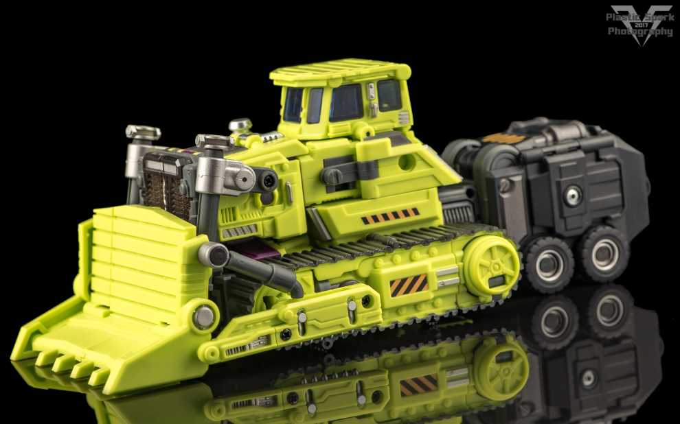 Bulldozer GT-01D - Generation Toy (3rd party) action figure collectible - Main Image 4