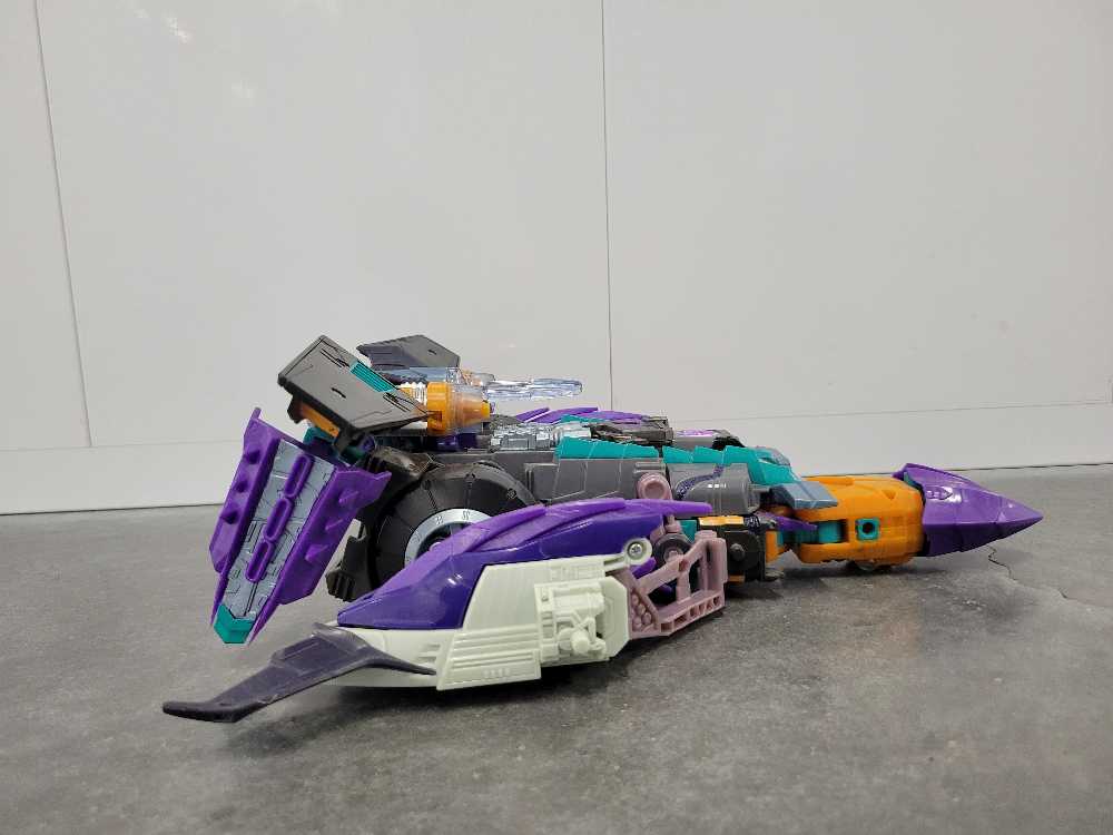 Megatron Leader 3rd Flight Mode - Hasbro (Cybertron) action figure collectible - Main Image 3