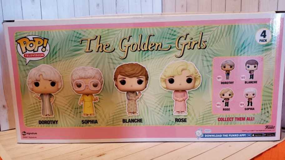 Golden Girls In Robes  action figure collectible [Barcode 889698664516] - Main Image 3