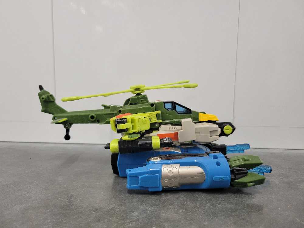 Bulkhead Helicopter Mode - Hasbro (Energon) action figure collectible - Main Image 3