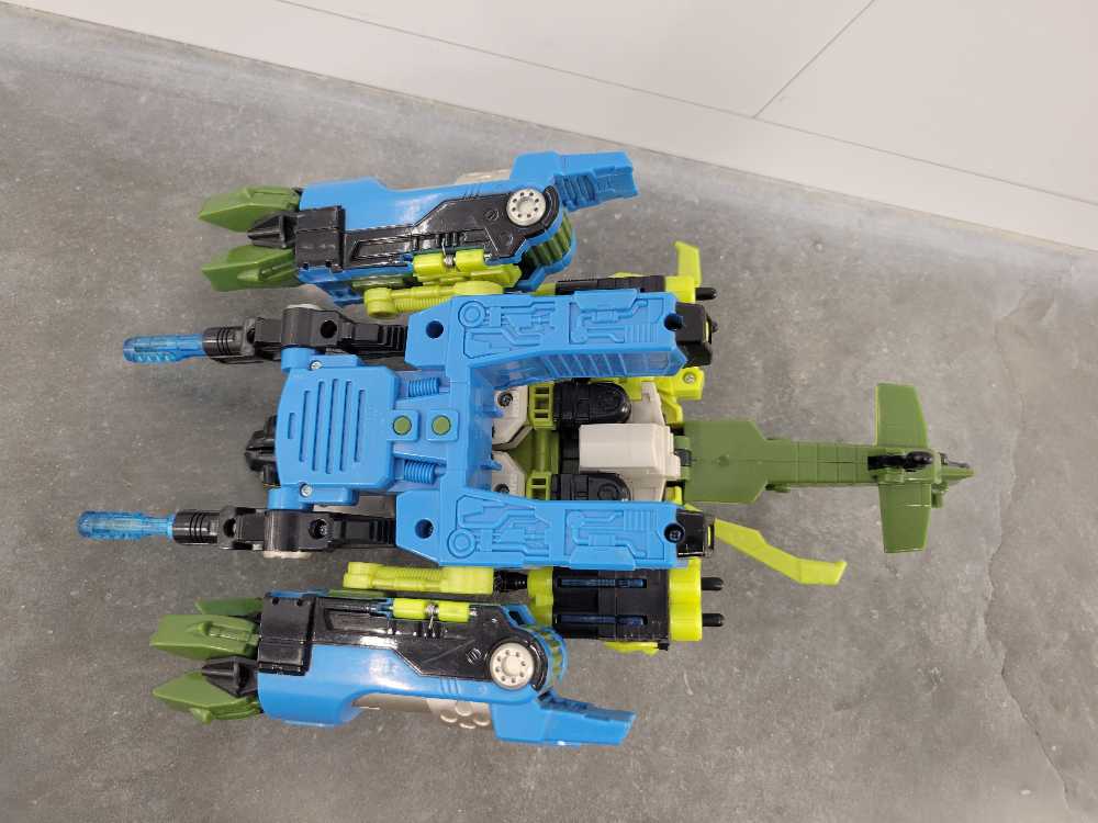 Bulkhead Helicopter Mode - Hasbro (Energon) action figure collectible - Main Image 4