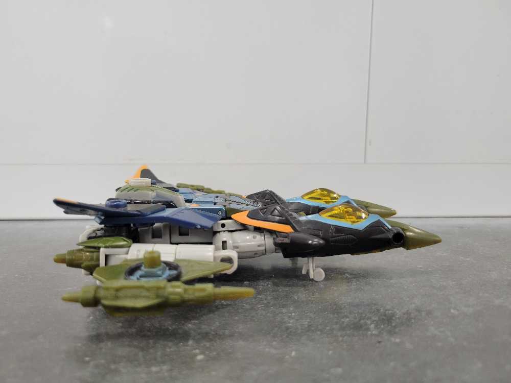 Slugslinger 2nd Jet Mode Missing Leg Skrits - Hasbro (Energon) action figure collectible - Main Image 3