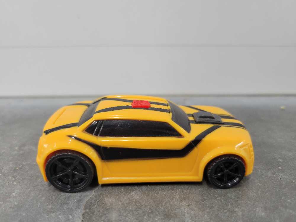 Bumblebee - Hasbro (Transformers: Prime) action figure collectible - Main Image 3