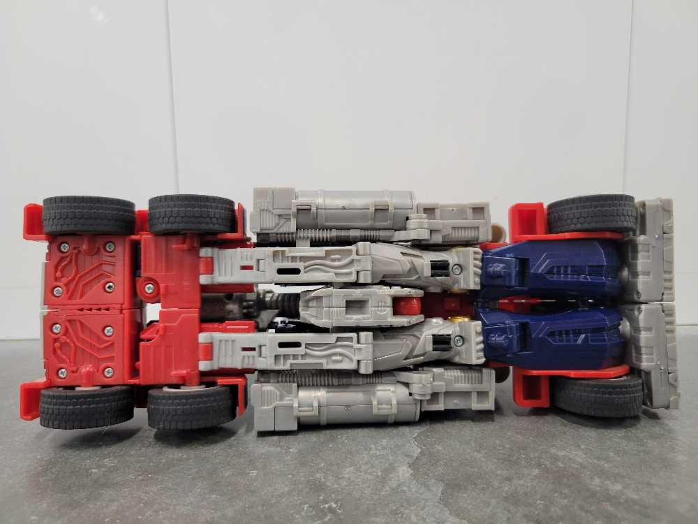 Optimus Prime Leader 5th Truck Mode - Hasbro (Movie) action figure collectible - Main Image 4